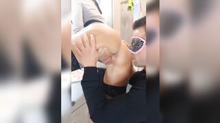 ODDIO SI SCOPAMI - Presa a pecorina in bagno con leccata di fica e culo