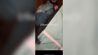 Onlyfanser italiana scopa col ragazzo delle consegne