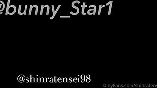 Shinra succhia il cazzo al suo tipo sul balcone del resort