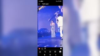 Arisa tette al concerto a San Siro