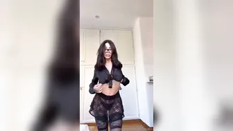 Giorgia Crivello upskirt su Instagram | ItPornIt