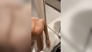 Mettiti in ginoccho e succhialo scema