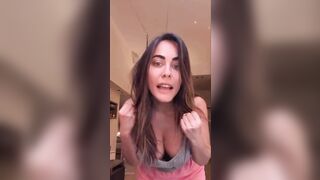 Paola Saulino abbasso il patriarcato e viva le zizze