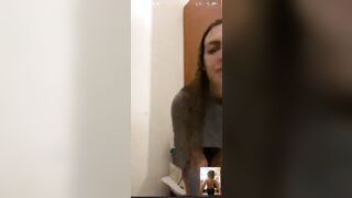 Studentessa italiana si spoglia su whatsapp eccitanto l'amico