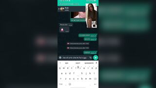 Studentessa italiana si spoglia su whatsapp eccitanto l'amico