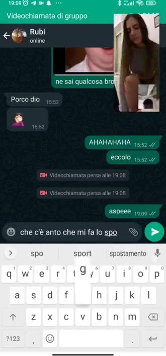 Studentessa italiana si spoglia su whatsapp eccitanto l'amico