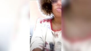 Fra noi - Esce le tettone in live