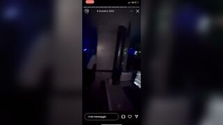 Giovane troietta italiana in discoteca