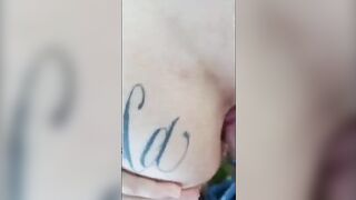Che bel buco dilatato che hai amore,te lo allargo tutto - Fidanzata tatuata inculata