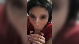 Pompino amatoriale giovane fidanzata che ama bere lo sperma