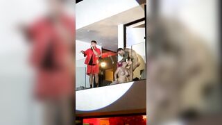 Scopata sul balcone in concerto porno virale