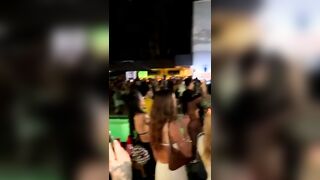 Scopata sul balcone in concerto porno virale