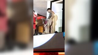 Scopata sul balcone in concerto porno virale