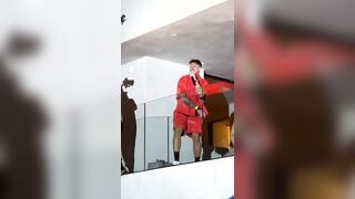 Scopata sul balcone in concerto porno virale