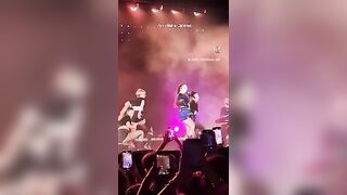 Annalisa culo in concerto a Catania