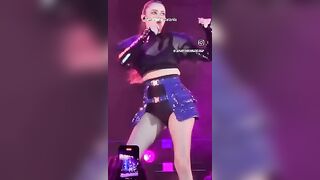 Annalisa culo in concerto a Catania