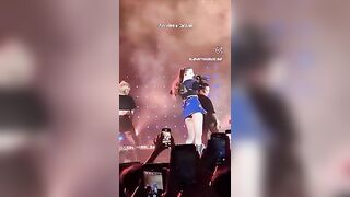 Annalisa culo in concerto a Catania