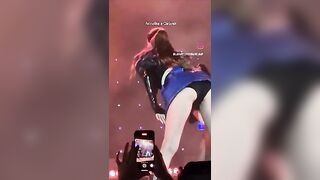 Annalisa culo in concerto a Catania