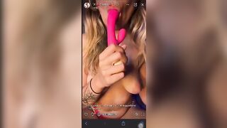 Chiara di masturba in live OF