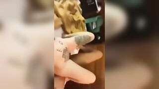 Scopata da black che la prende a schiaffi