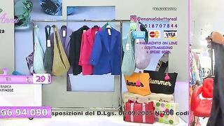 Botto in televendita si spoglia nuda collegata su OF