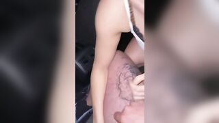 Voglio che mentre te lo succhio qualcuno mi scopi da dietro