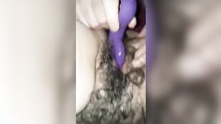 Trio mmf cuckold pompino al bull col cornuto che lecca la fica pelosa