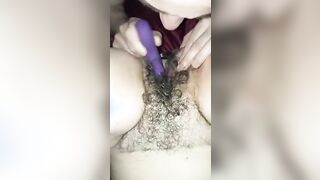 Trio mmf cuckold pompino al bull col cornuto che lecca la fica pelosa