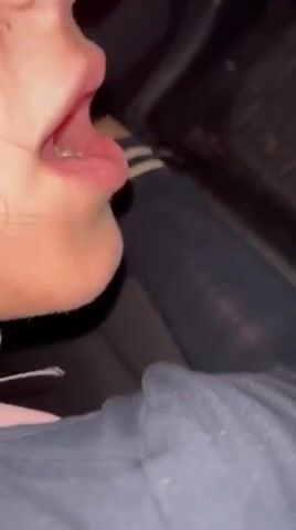 Godi? Ti piace? Oh si dammelo tutto - Fidanzata scopata in auto a pecorina
