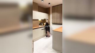 Dora scopata in cucina dal fidanzato of