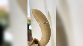 Emy Buono e la banana