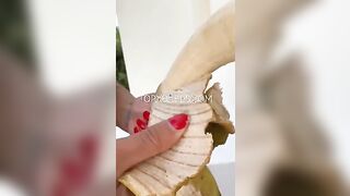 Emy Buono e la banana