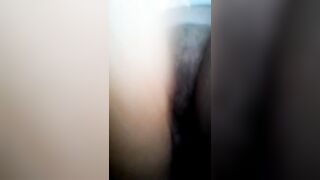 Troia napoletana con la fica pelosa si masturba forte