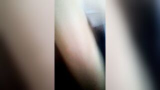 Troia napoletana con la fica pelosa si masturba forte