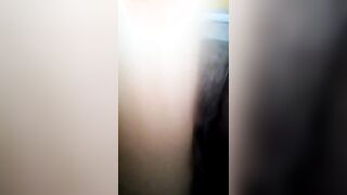 Troia napoletana con la fica pelosa si masturba forte