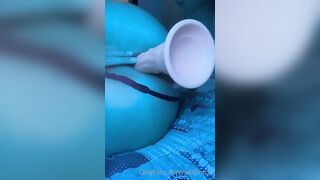 Wolfino gode col dildo of