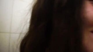 Scopata amatoriale coppia italiana nel bagno del campeggio