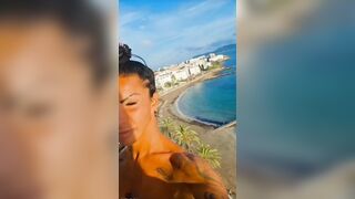 La transessuale napoletana Sara Finizio in topless