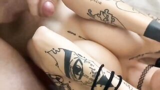 Fidanzata sborrata sulle tettone dopo una pompa