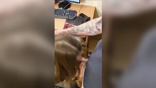 Pompino giovane fidanzata che ingoia lo sperma