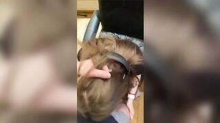 Pompino giovane fidanzata che ingoia lo sperma