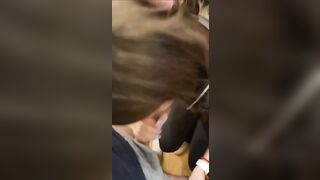 Pompino giovane fidanzata che ingoia lo sperma