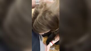 Pompino giovane fidanzata che ingoia lo sperma