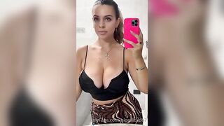 Bionditudo7 biondina tettona italiana selfie Of