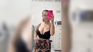 Bionditudo7 biondina tettona italiana selfie Of