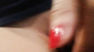 Moglie si masturba con matita del trucco