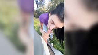 Bocchino ragazza mora all'aperto