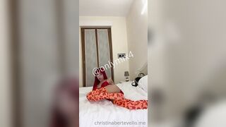 Christina Bertevello sexy in intimo rosso