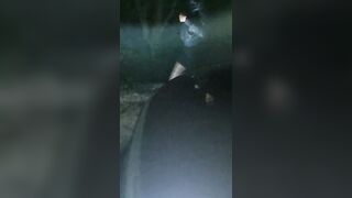 E se ci vede qualcuno? Non c'è nessuno dai scopiamo