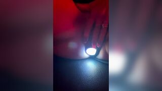 Dildo luminoso in culo moglie italiana